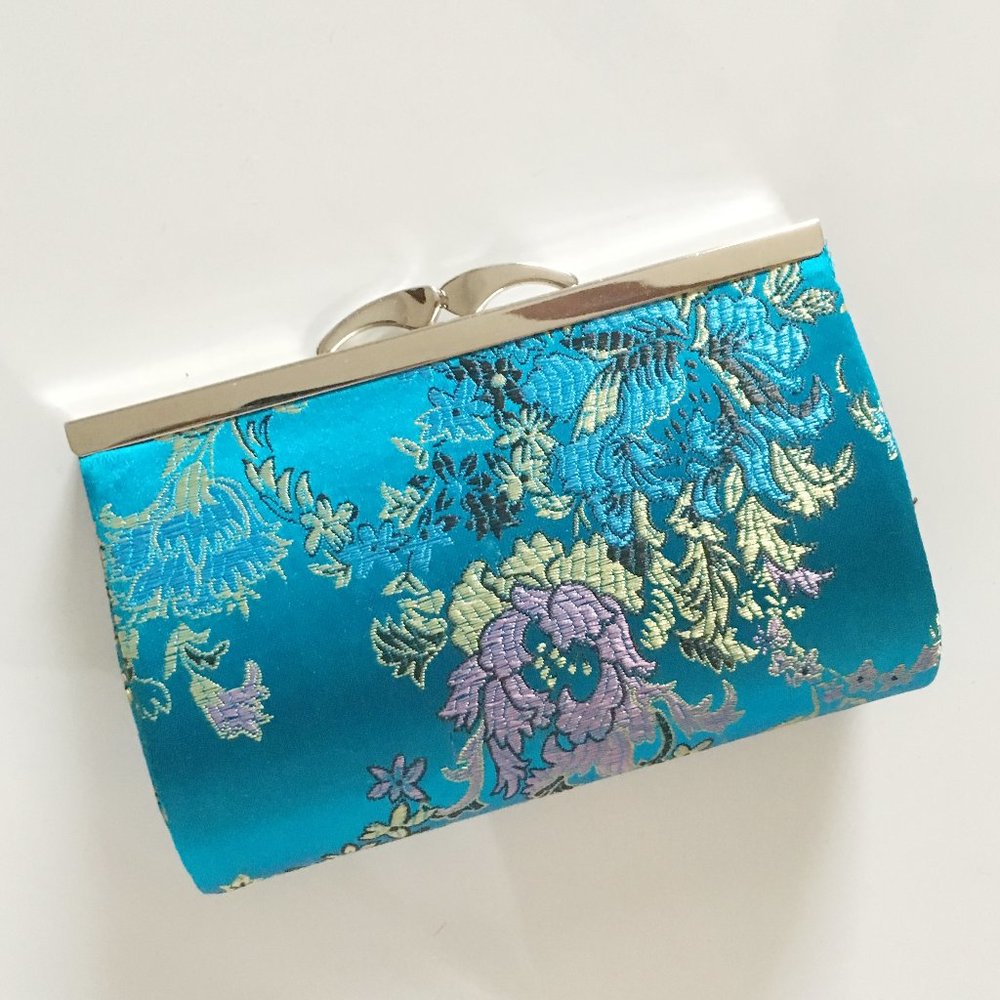 9/29 EMBROIDERED CLUTCH